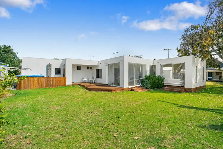 10 Buckley Street, Seaspray VIC 3851