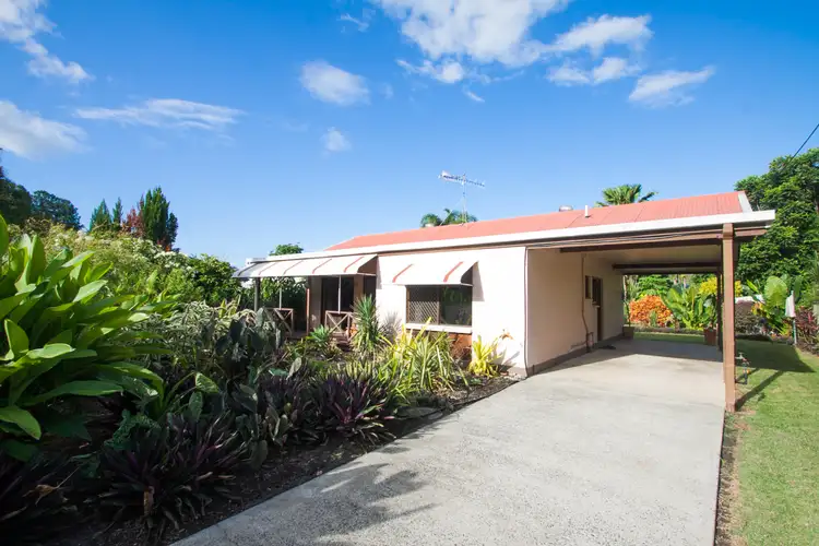 10 Nioka Place, Caravonica QLD 4878