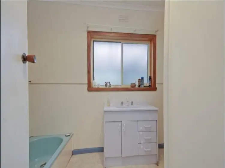 Fifth view of Homely house listing, 15 Saunders Crescent, Traralgon VIC 3844