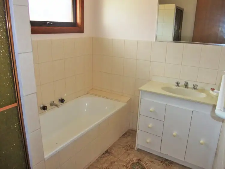 Fourth view of Homely unit listing, 1/11 Keegan, Morwell VIC 3840