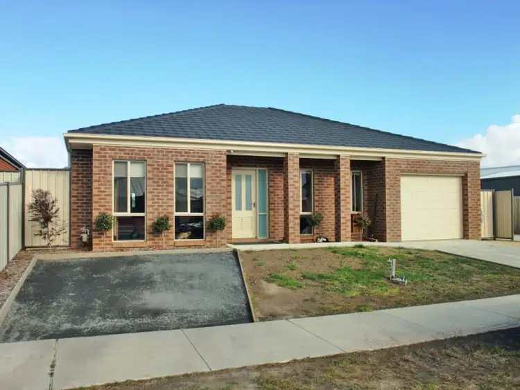 Main view of Homely townhouse listing, 1/5 Donegal Avenue, Traralgon VIC 3844