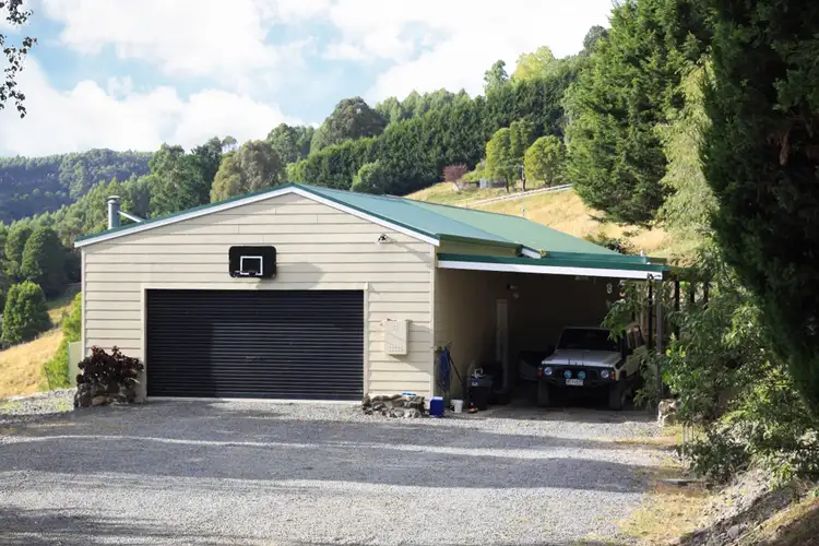 1015 Whitelaws Track, Yinnar South VIC 3869