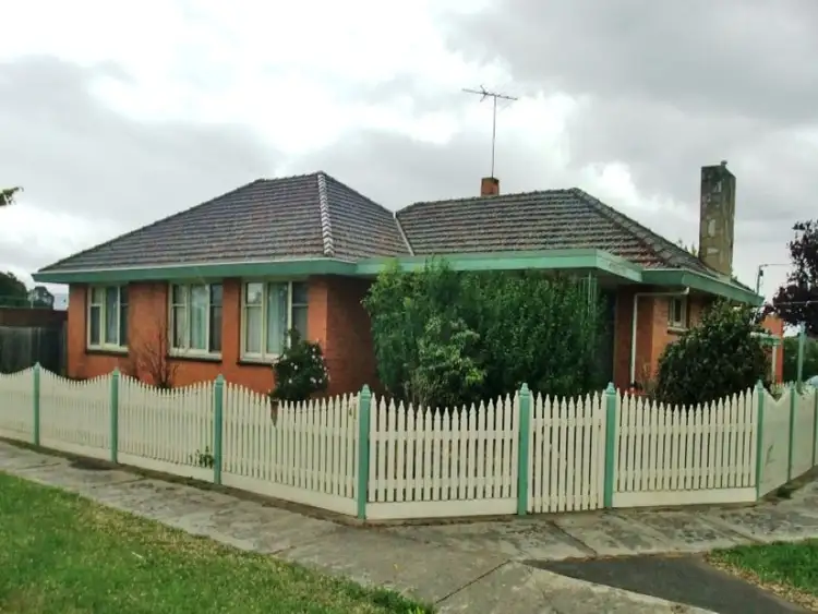 4 Avondale Road, Morwell VIC 3840
