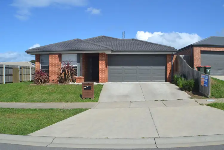 18 Mountain Grey Circuit, Morwell VIC 3840