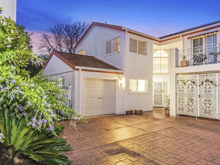 2/6 Clinton Street, Labrador QLD 4215