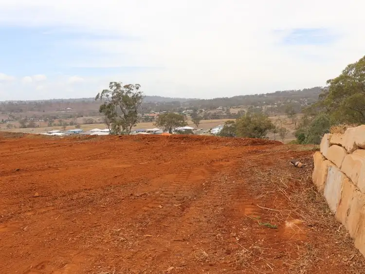 8 Ryans Drive, Cotswold Hills QLD 4350