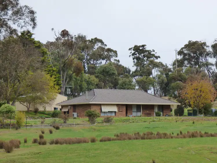 14 Whitfields Lane, Beaufort VIC 3373