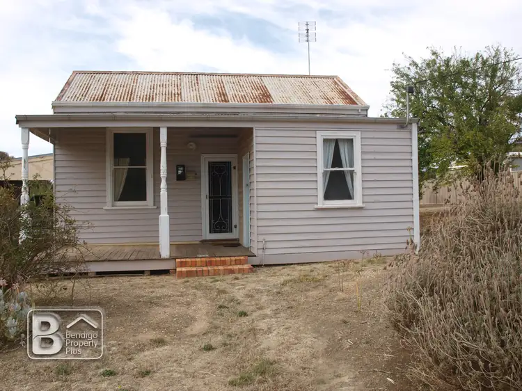37 Navarre Road, St Arnaud VIC 3478