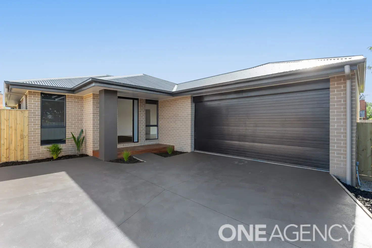 Main view of Homely unit listing, 2/13 Charles Street, Koo Wee Rup VIC 3981