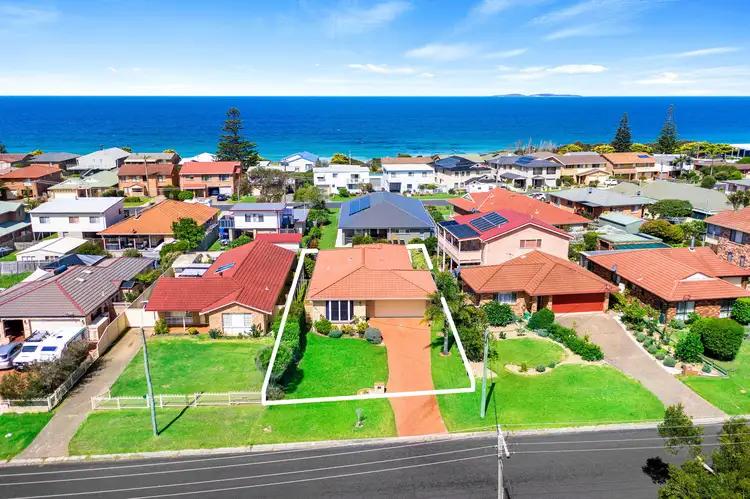 16 Sunset Boulevard, Kianga NSW 2546