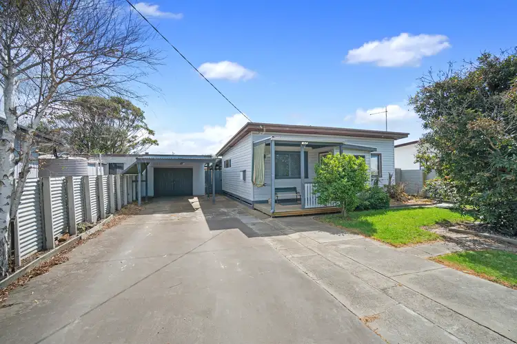 17 Davies Street, Seaspray VIC 3851