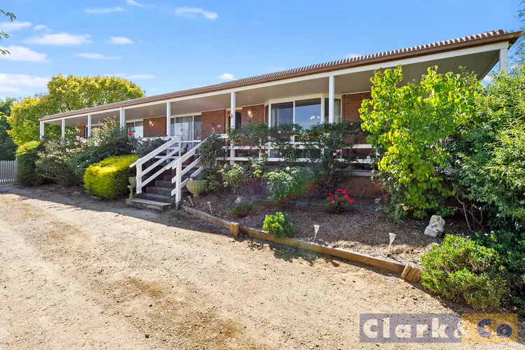 11 Somerset Crescent, Mansfield VIC 3722
