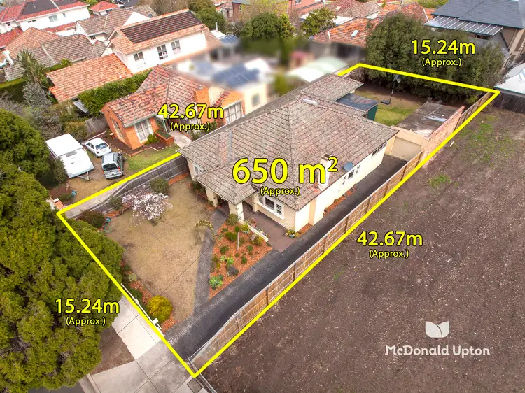 13 Glenview Road, Strathmore VIC 3041