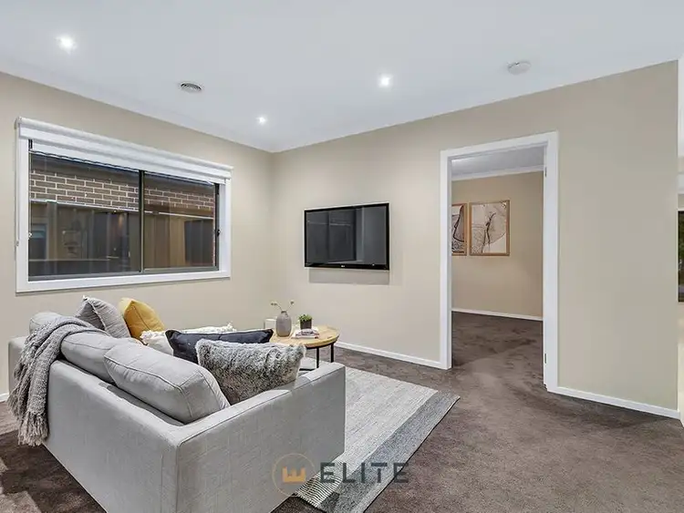 Fifth view of Homely house listing, 16 Gladiolus Circuit, Cranbourne North VIC 3977