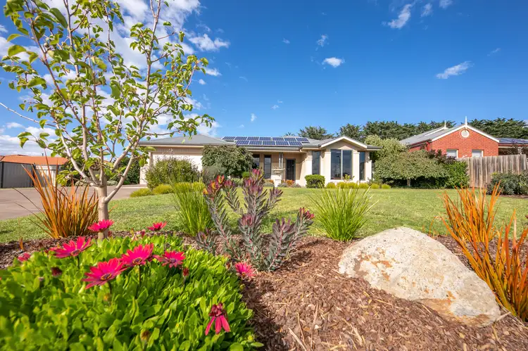 8 Francis Close, Romsey VIC 3434