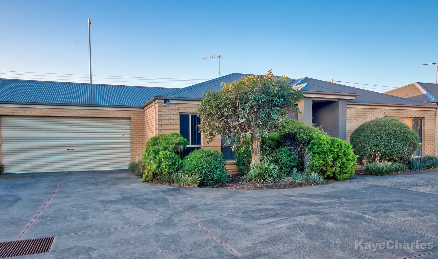 Main view of Homely unit listing, 6/2-4 Bluehills Boulevard, Pakenham VIC 3810