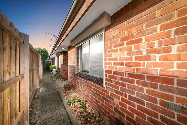 2/30 Banksia Grove, Tullamarine VIC 3043