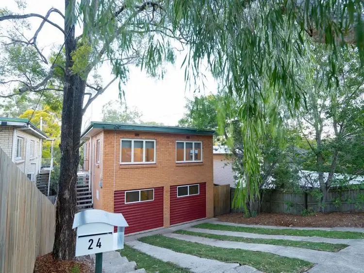 24 Dobbs Street, Holland Park West QLD 4121