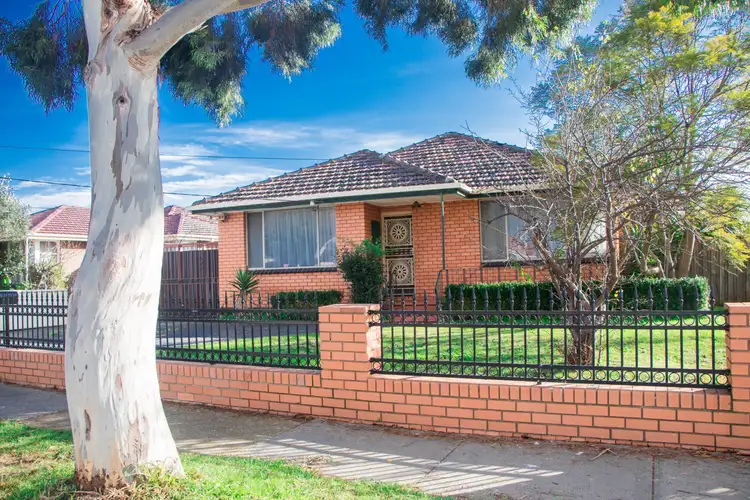 16 Fisher Avenue