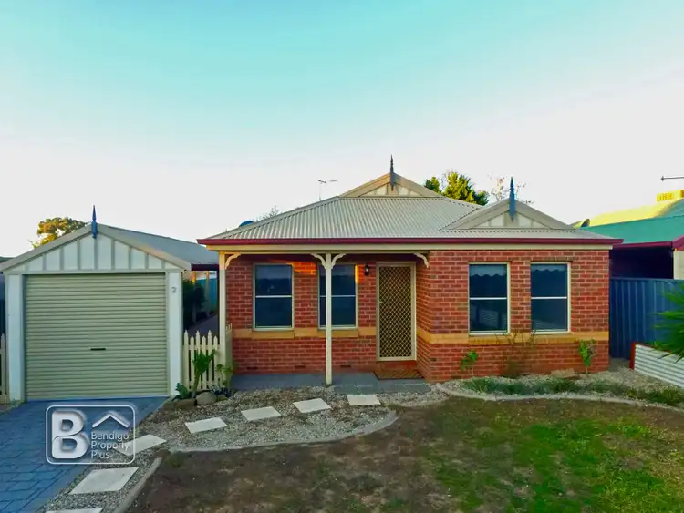 2 Emma Place, Quarry Hill VIC 3550