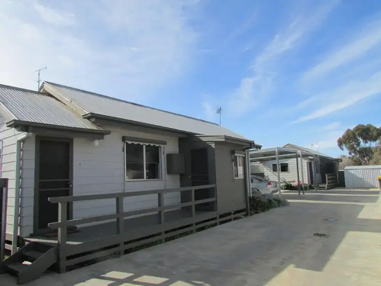 1 &amp; 2/25a Devereux Street, Warracknabeal VIC 3393