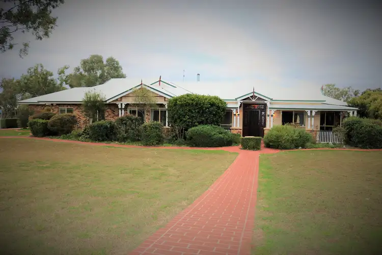 18 Sussex Drive, Oakey QLD 4401