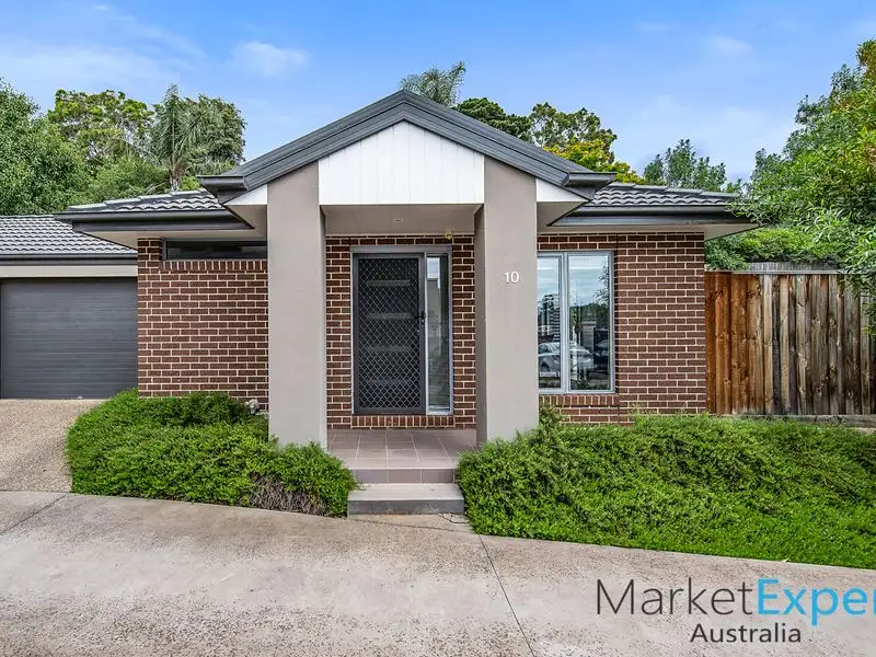 Main view of Homely townhouse listing, 10 Prestige Close, Mooroolbark VIC 3138