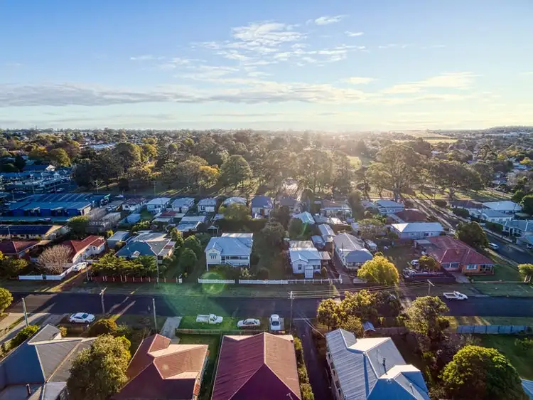 39A Monash Street, Newtown QLD 4350