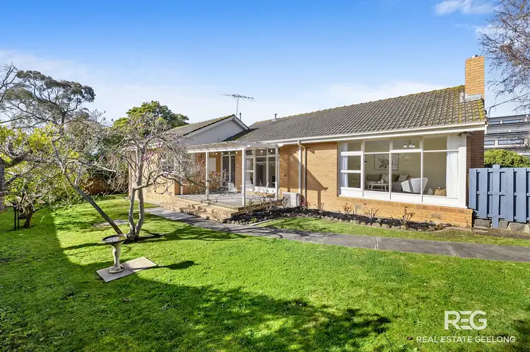 26 STRACHAN AVENUE, Manifold Heights VIC 3218