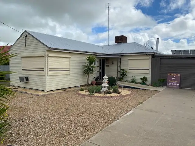 28 Wood Street, Warracknabeal VIC 3393