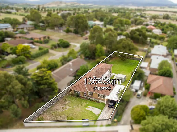 12 Armstrong Grove, Yarra Glen VIC 3775