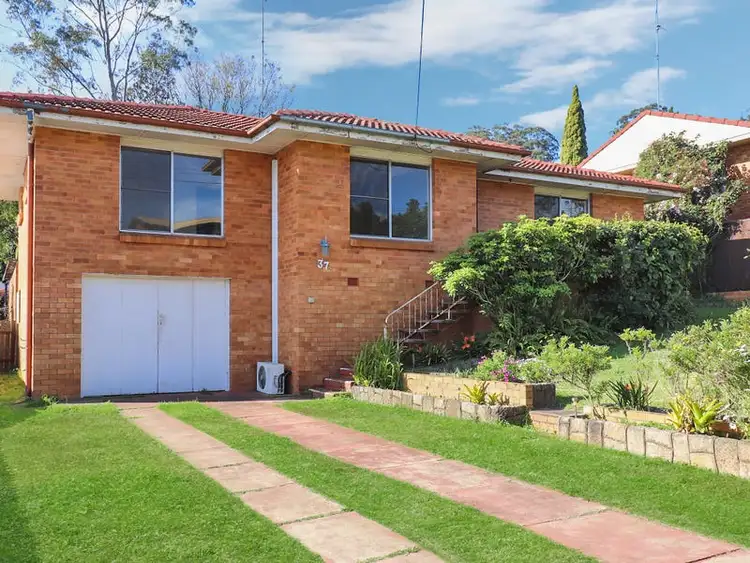 37 North Street, Mount Lofty QLD 4350