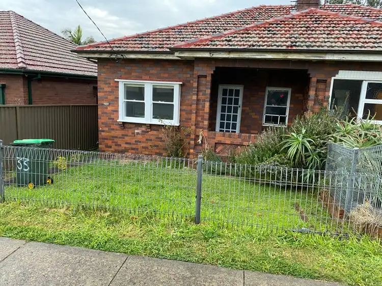 33 Jubilee Avenue, Carlton NSW 2218