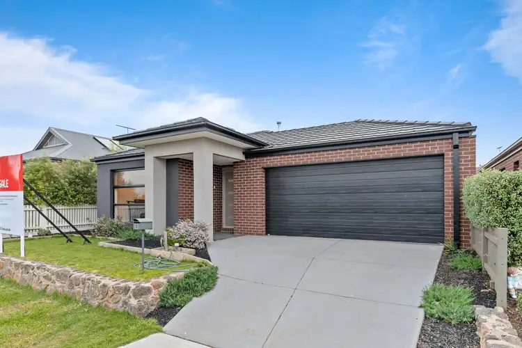 8 Orton Crescent, Maddingley VIC 3340