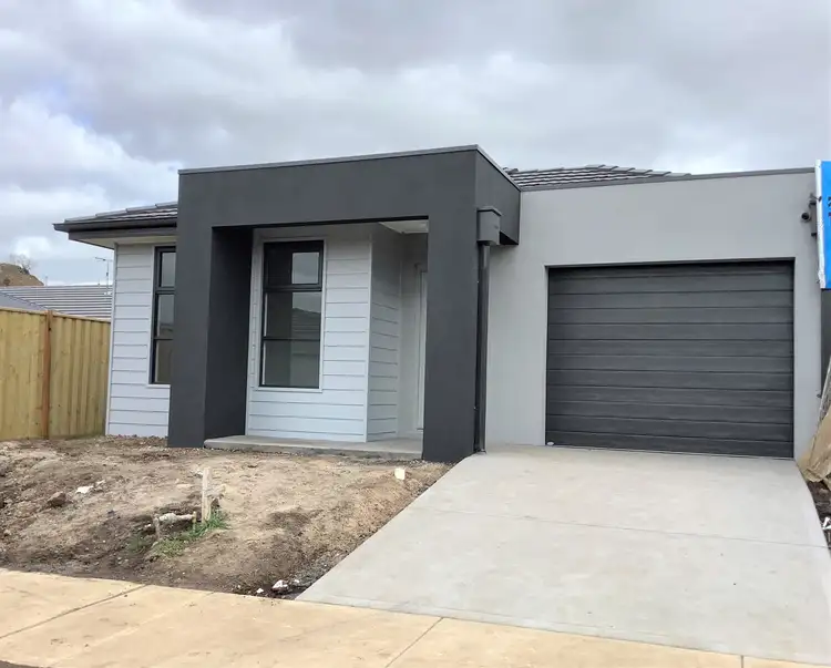 Second view of Homely house listing, 10 Kyeamba Circuit, Bacchus Marsh VIC 3340