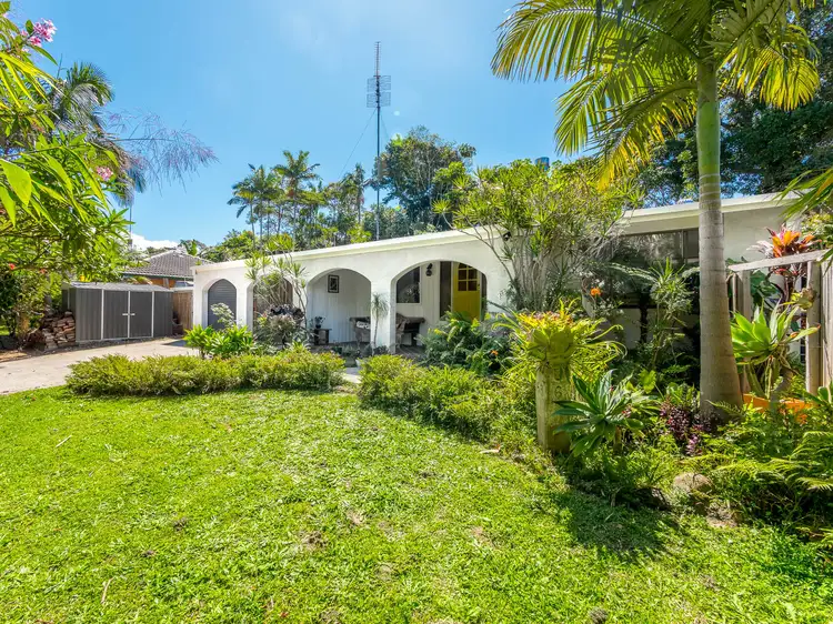 10 Mundurra Avenue, Ocean Shores NSW 2483
