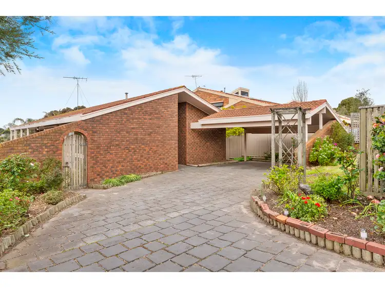 3 Lansell Drive, Highton VIC 3216