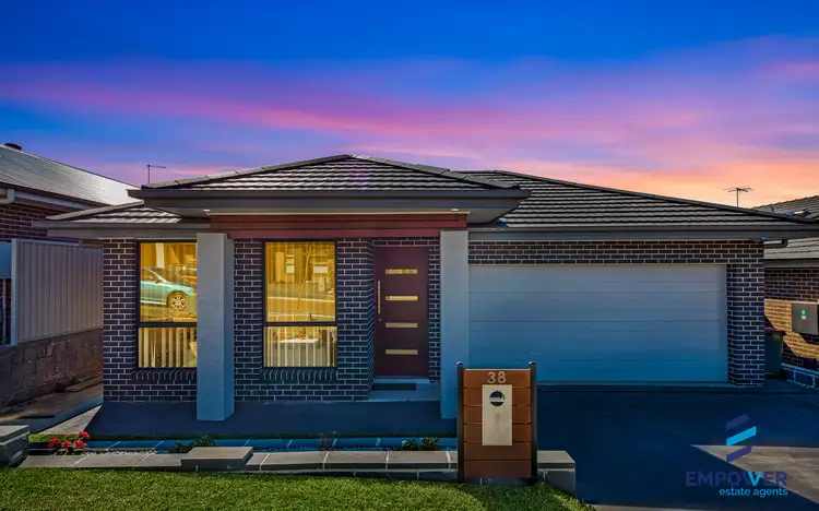 38 Crowley Boulevard, Claymore NSW 2559
