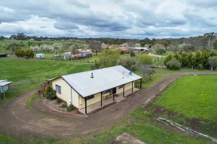 35 Roses Lane, Clunes VIC 3370
