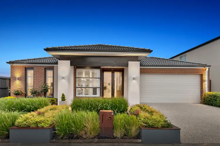 6 Sundaze Street, Clyde North VIC 3978