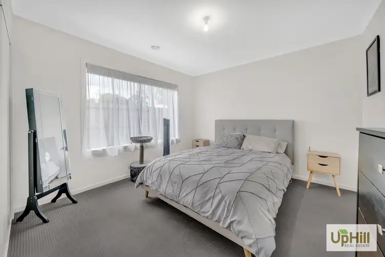 Fifth view of Homely unit listing, 5 CREEKTON CLOSE, Pakenham VIC 3810