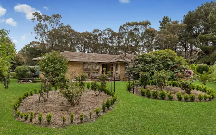 11 Strathclyde Crescent, Woodend VIC 3442