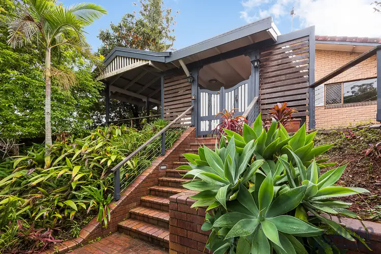 6 Whitian Street