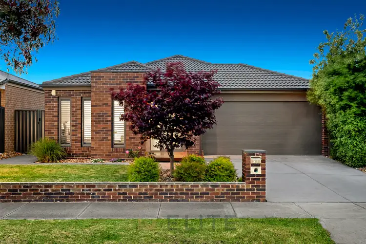 21 Sebago Terrace, Cranbourne North VIC 3977