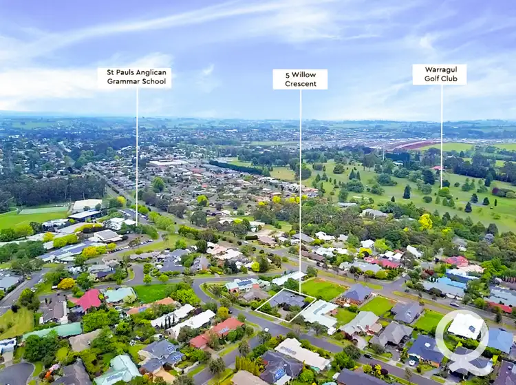 Second view of Homely house listing, 5 Willow Crescent, Warragul VIC 3820