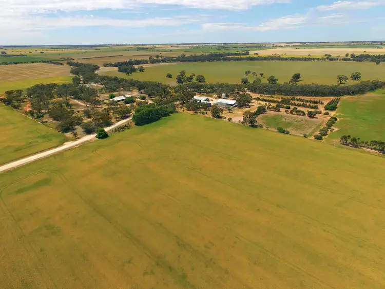 140 Mays Road, Nhill VIC 3418