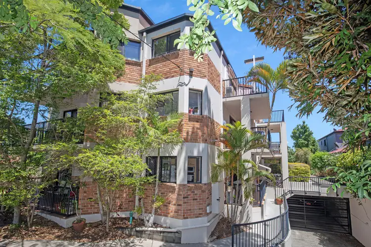 2/4 Waverley Street