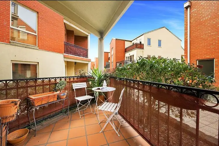 1/2 Howlett Street, Kensington VIC 3031