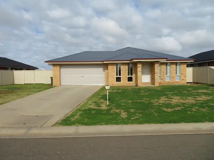 13 Lake Paddock Drive