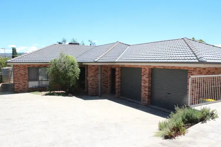 2/547 Hague Street, Lavington NSW 2641